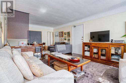 16 - 288 Reynolds Street, Oakville, ON - Indoor Photo Showing Living Room