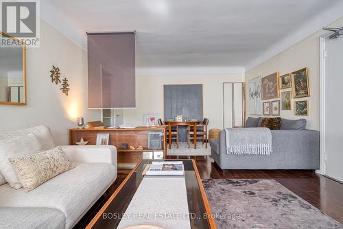 16 - 288 Reynolds Street, Oakville, ON - Indoor Photo Showing Living Room