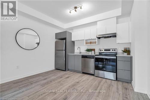 3195 Bastedo, Burlington (Alton), ON - Indoor Photo Showing Kitchen With Stainless Steel Kitchen