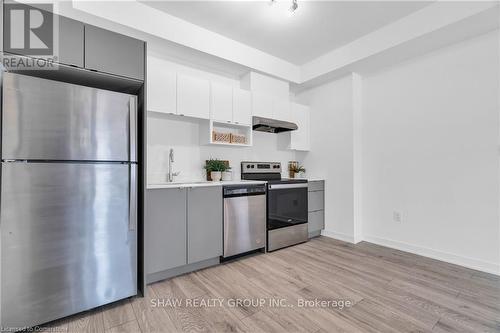 3195 Bastedo, Burlington, ON - Indoor Photo Showing Kitchen With Stainless Steel Kitchen