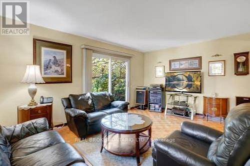 11 Gailwood Court E, Brampton (Northgate), ON - Indoor Photo Showing Living Room