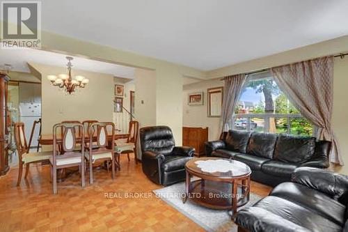 11 Gailwood Court E, Brampton (Northgate), ON - Indoor Photo Showing Living Room