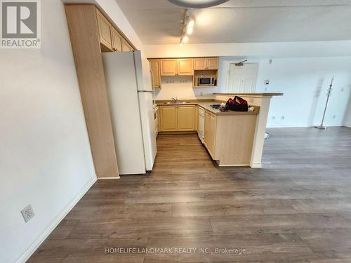 304 - 1440 Bishop Gate, Oakville, ON - Indoor Photo Showing Kitchen