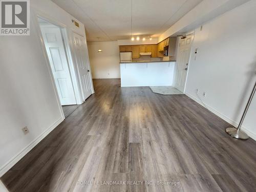 304 - 1440 Bishop Gate, Oakville, ON - Indoor Photo Showing Kitchen