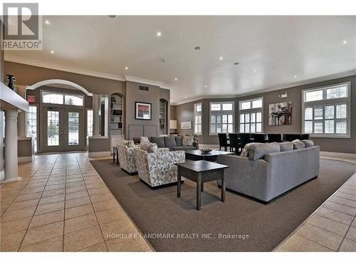 304 - 1440 Bishop Gate, Oakville, ON - Indoor Photo Showing Living Room