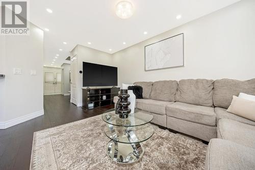 3965 Coachman Circle, Mississauga, ON - Indoor Photo Showing Living Room