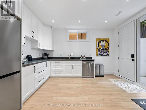 91 Seventeenth Street, Toronto (New Toronto), ON - Indoor Photo Showing Kitchen