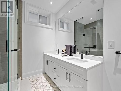 91 Seventeenth Street, Toronto (New Toronto), ON - Indoor Photo Showing Bathroom