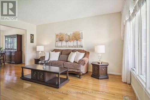 4135 Independence Avenue, Mississauga, ON - Indoor Photo Showing Living Room