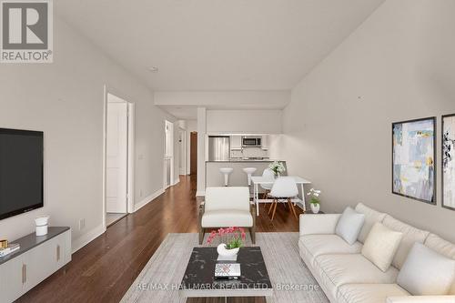 1209 - 1055 Southdown Road, Mississauga, ON - Indoor Photo Showing Living Room