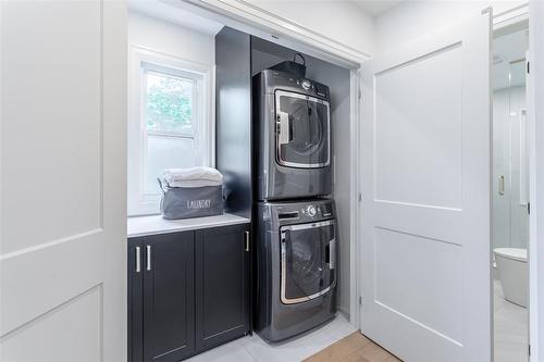 190 Townsend Avenue, Burlington, ON - Indoor Photo Showing Laundry Room