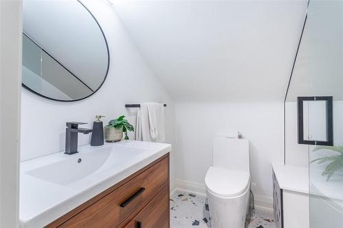 190 Townsend Avenue, Burlington, ON - Indoor Photo Showing Bathroom