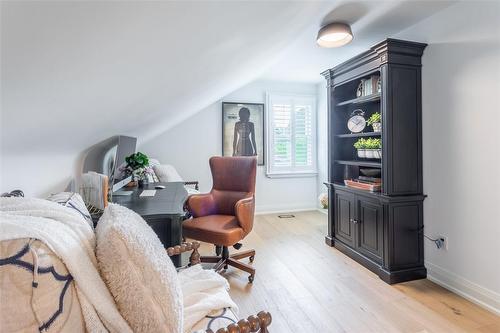 190 Townsend Avenue, Burlington, ON - Indoor Photo Showing Bedroom