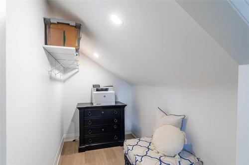 190 Townsend Avenue, Burlington, ON - Indoor Photo Showing Bedroom