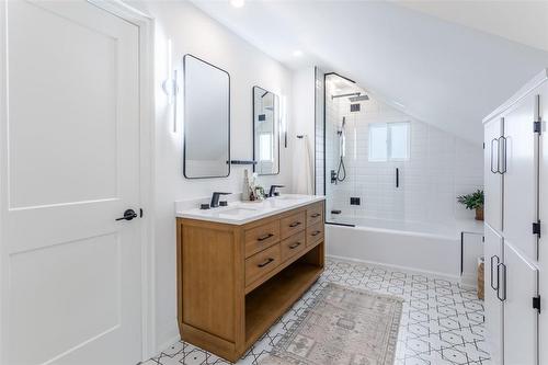 190 Townsend Avenue, Burlington, ON - Indoor Photo Showing Bathroom