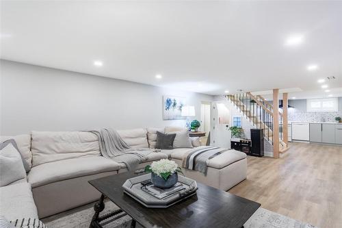 190 Townsend Avenue, Burlington, ON - Indoor Photo Showing Living Room