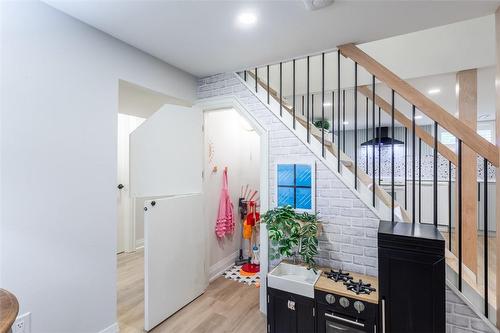 190 Townsend Avenue, Burlington, ON - Indoor Photo Showing Other Room