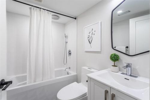 190 Townsend Avenue, Burlington, ON - Indoor Photo Showing Bathroom