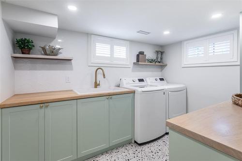 190 Townsend Avenue, Burlington, ON - Indoor Photo Showing Laundry Room