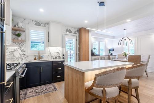 190 Townsend Avenue, Burlington, ON - Indoor Photo Showing Kitchen With Upgraded Kitchen