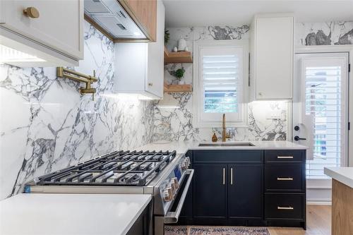 190 Townsend Avenue, Burlington, ON - Indoor Photo Showing Kitchen