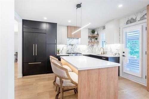 190 Townsend Avenue, Burlington, ON - Indoor Photo Showing Kitchen With Upgraded Kitchen