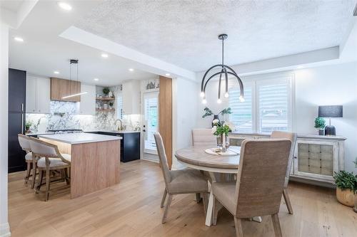 190 Townsend Avenue, Burlington, ON - Indoor Photo Showing Dining Room