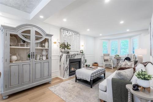 190 Townsend Avenue, Burlington, ON - Indoor Photo Showing Living Room With Fireplace