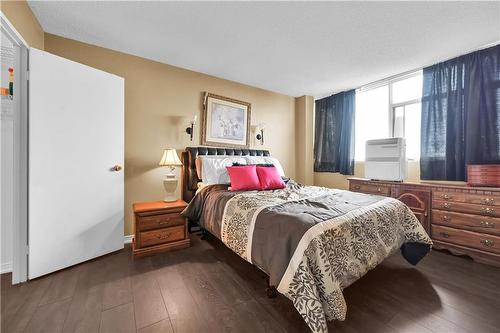 2301 Derry Road W Unit# 1005, Mississauga, ON - Indoor Photo Showing Bedroom