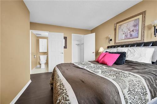 2301 Derry Road W Unit# 1005, Mississauga, ON - Indoor Photo Showing Bedroom