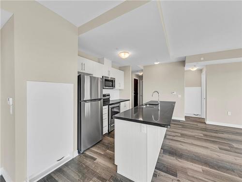 2750 King Street E Unit# 706, Hamilton, ON - Indoor Photo Showing Kitchen