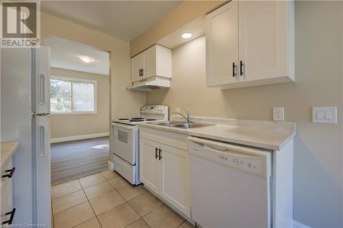 476 Kingscourt Drive Unit# 20, Waterloo, ON - Indoor Photo Showing Kitchen With Double Sink