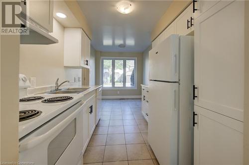 476 Kingscourt Drive Unit# 20, Waterloo, ON - Indoor Photo Showing Kitchen