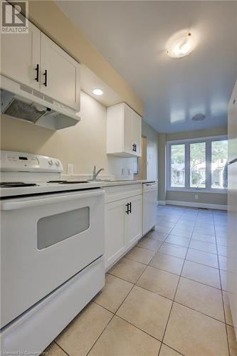 476 Kingscourt Drive Unit# 20, Waterloo, ON - Indoor Photo Showing Kitchen