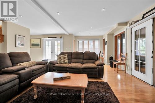 78 Valleyview Drive, Hamilton (Ancaster), ON - Indoor Photo Showing Living Room