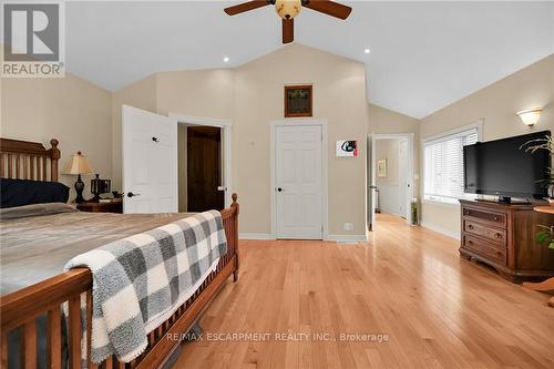 78 Valleyview Drive, Hamilton (Ancaster), ON - Indoor Photo Showing Bedroom