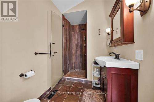 78 Valleyview Drive, Hamilton, ON - Indoor Photo Showing Bathroom