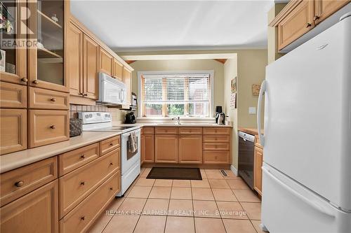 78 Valleyview Drive, Hamilton (Ancaster), ON - Indoor Photo Showing Kitchen