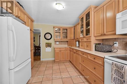 78 Valleyview Drive, Hamilton (Ancaster), ON - Indoor Photo Showing Kitchen