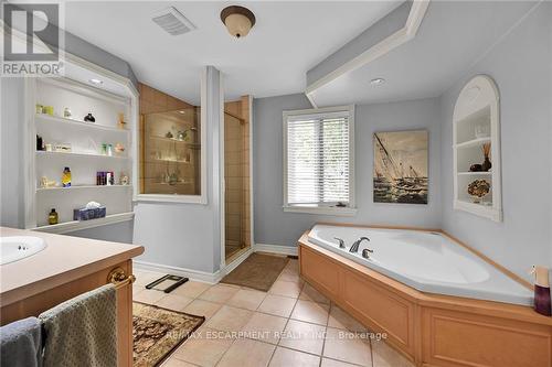 78 Valleyview Drive, Hamilton, ON - Indoor Photo Showing Bathroom