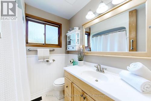 121 Queen Street, Kawartha Lakes, ON - Indoor Photo Showing Bathroom