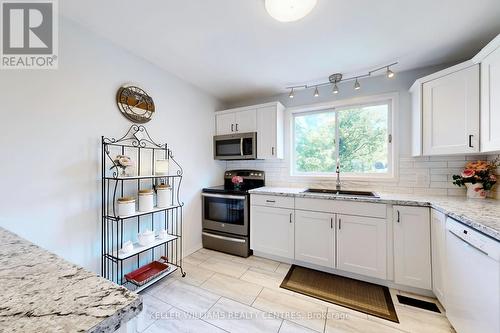 121 Queen Street, Kawartha Lakes, ON - Indoor Photo Showing Kitchen