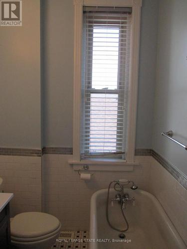 86 Earl Street, Hamilton (Gibson), ON - Indoor Photo Showing Bathroom