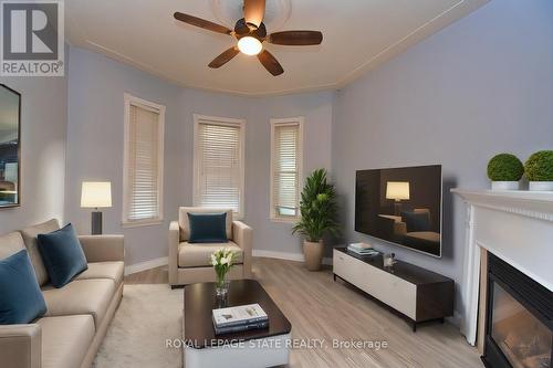 86 Earl Street, Hamilton, ON - Indoor Photo Showing Living Room