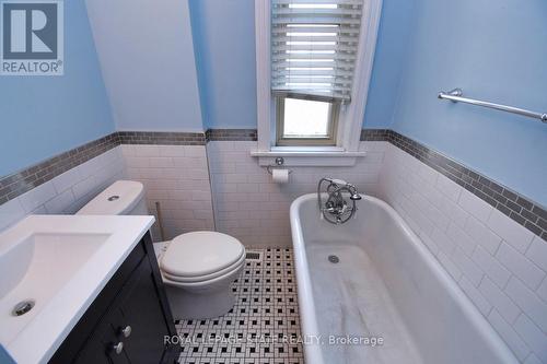 86 Earl Street, Hamilton, ON - Indoor Photo Showing Bathroom