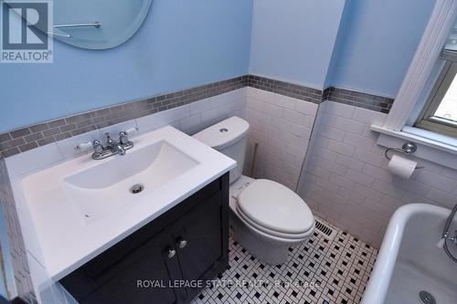 86 Earl Street, Hamilton, ON - Indoor Photo Showing Bathroom