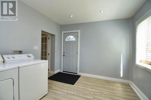 86 Earl Street, Hamilton, ON - Indoor Photo Showing Laundry Room