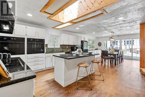 4886 Boughman Lane, Fort Erie, ON - Indoor Photo Showing Kitchen With Upgraded Kitchen