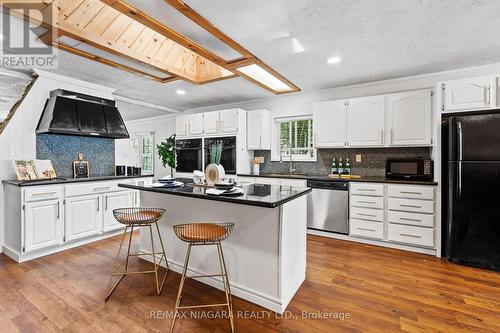 4886 Boughman Lane, Fort Erie, ON - Indoor Photo Showing Kitchen With Upgraded Kitchen