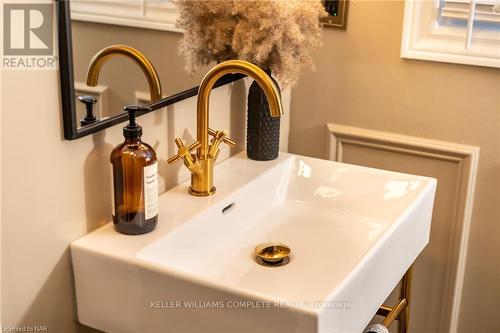 40 South Main Street, Thorold, ON - Indoor Photo Showing Bathroom